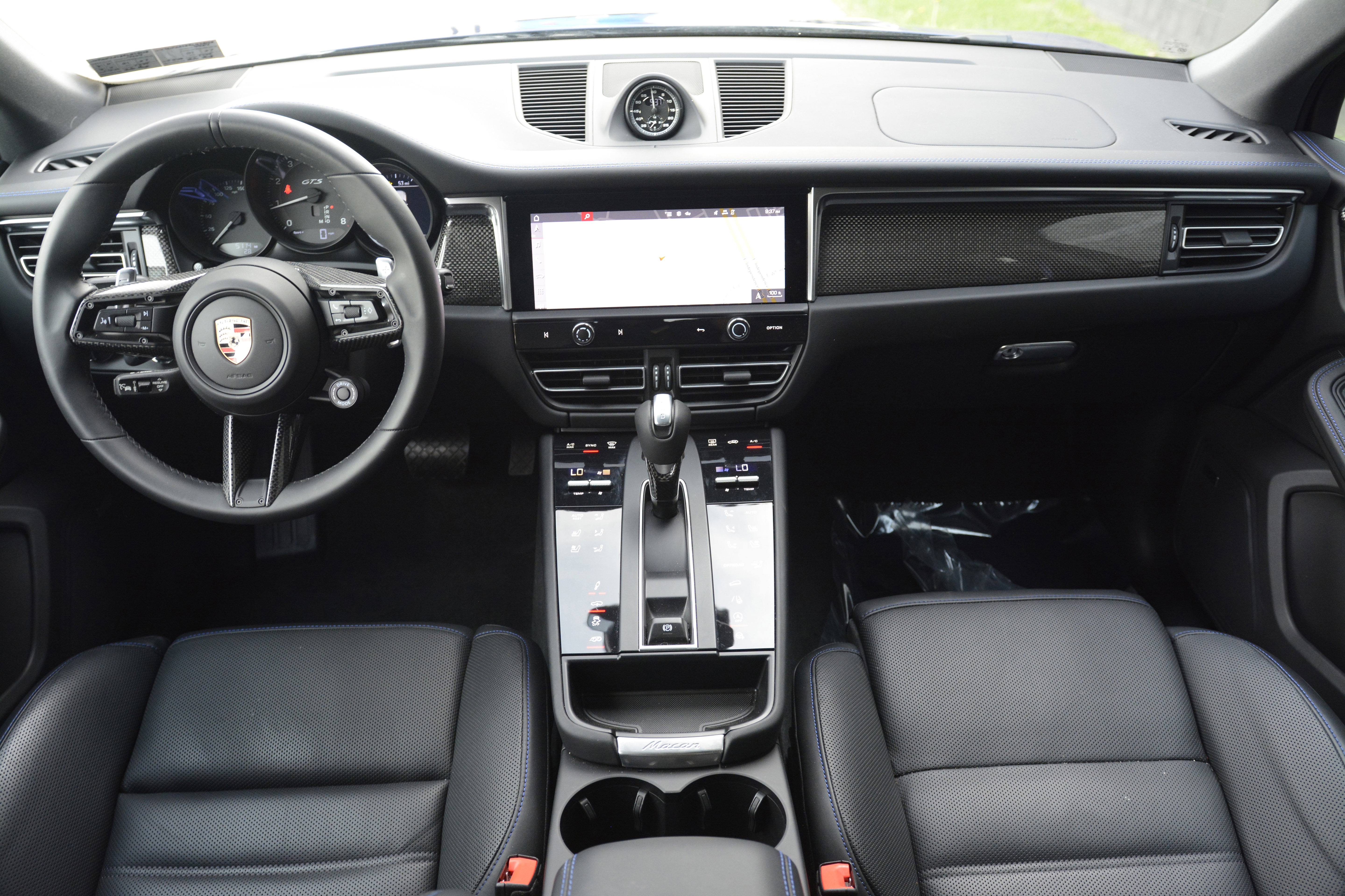 Certified 2024 Porsche Macan GTS w/ Premium Plus Package AWD/4WD image 12