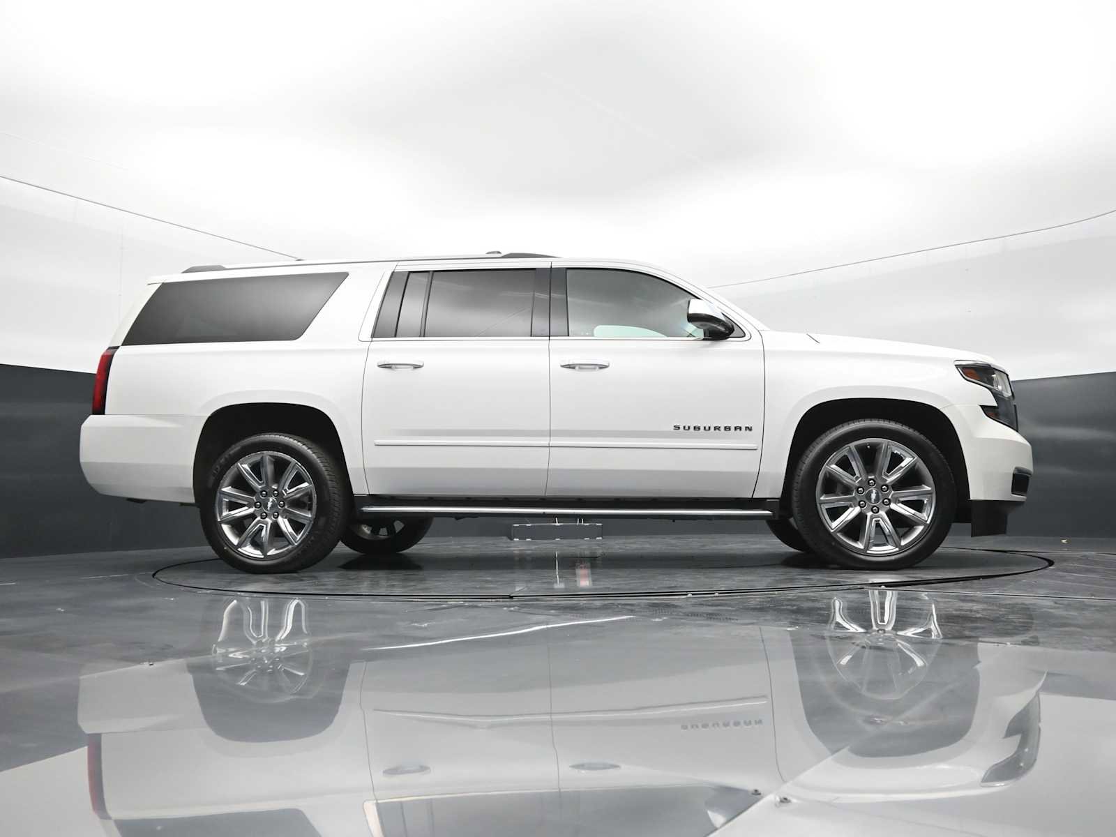 Used 2017 Chevrolet Suburban Premier AWD/4WD image 28