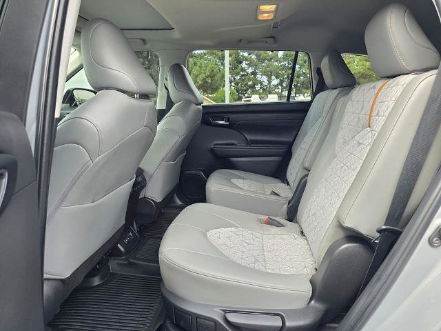 Used 2023 Toyota Highlander Bronze Edition AWD/4WD image 14