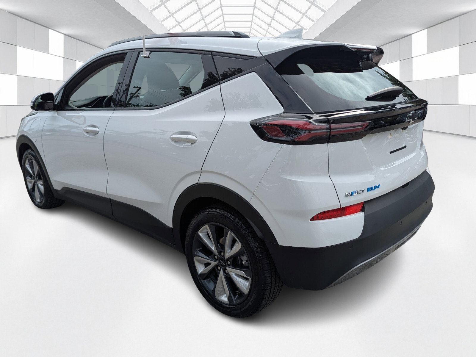 Used 2022 Chevrolet Bolt EUV LT w/ Convenience Package FWD image 5