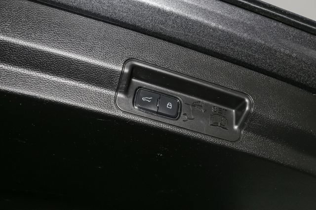 Used 2020 Ford Explorer XLT w/ Equipment Group 202A AWD/4WD image 12