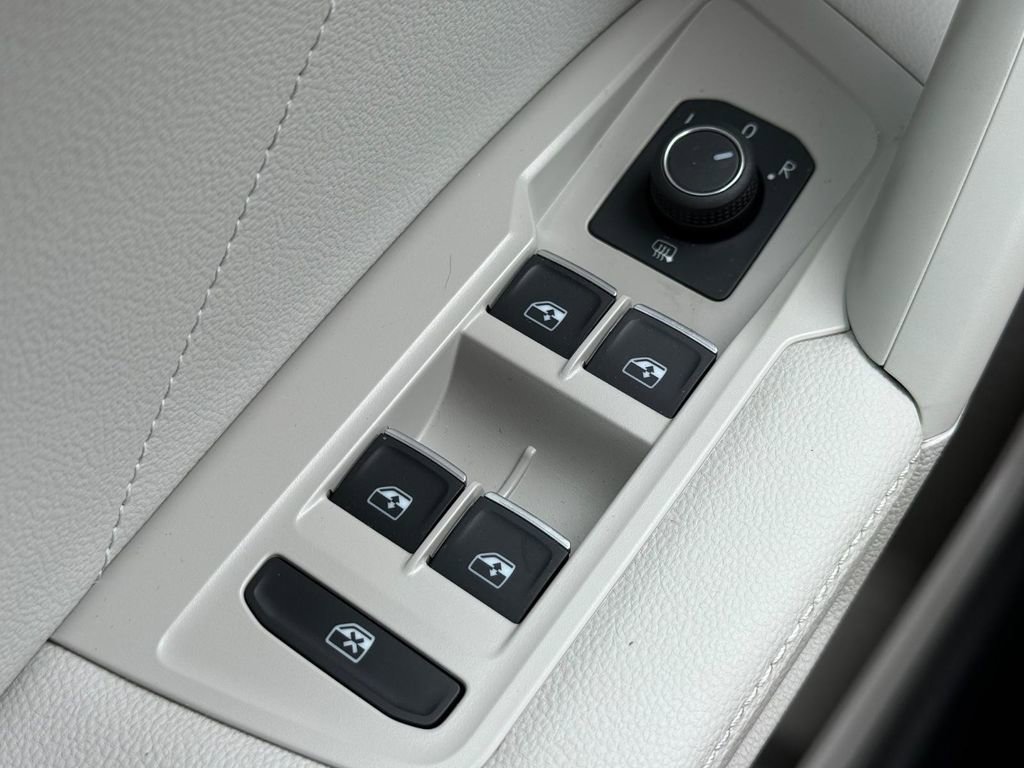 Certified 2023 Volkswagen Tiguan SE AWD/4WD image 22