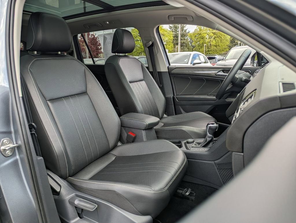 Certified 2024 Volkswagen Tiguan SE w/ Panoramic Sunroof Package image 33