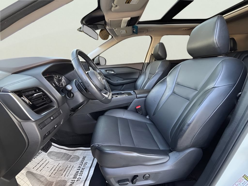 Used 2022 Nissan Rogue SV w/ SV Premium Package FWD image 13