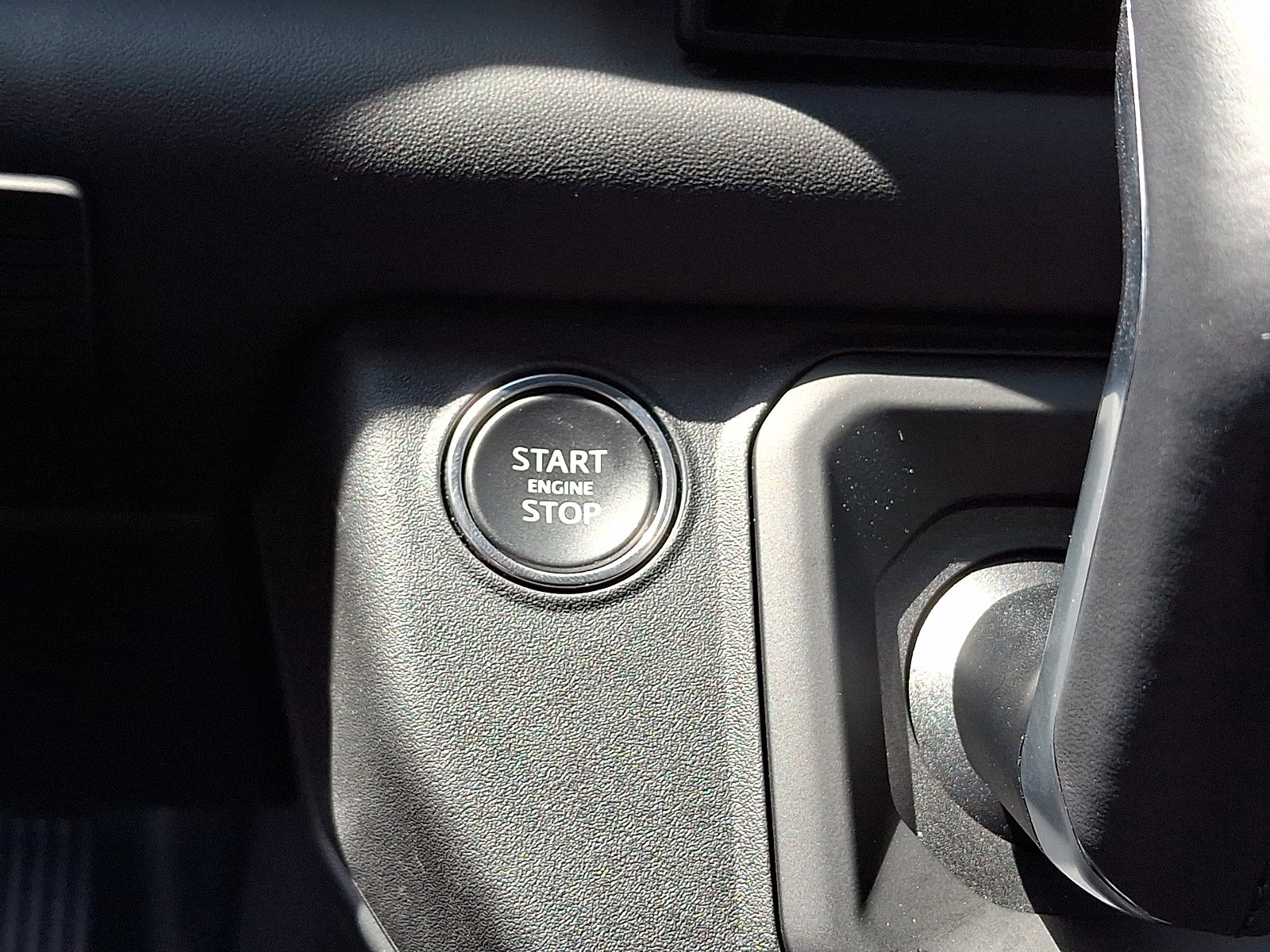 Used 2025 Land Rover Defender 110 X-Dynamic SE AWD/4WD image 26