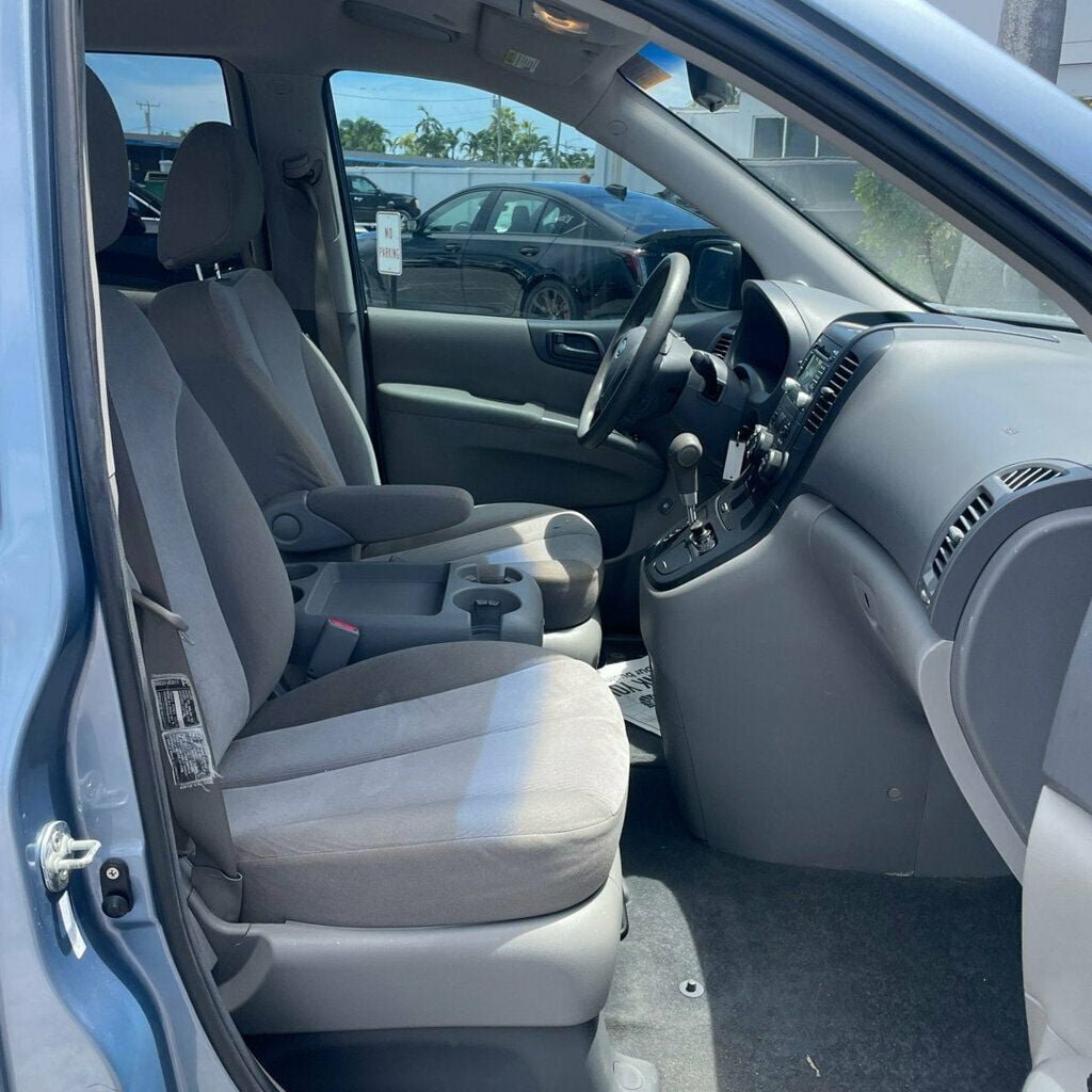 Used 2012 Kia Sedona LX FWD image 8