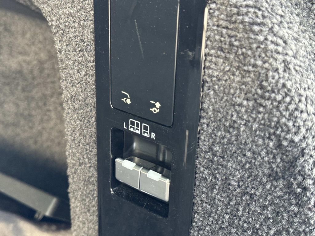 Used 2023 Land Rover Range Rover SE image 7