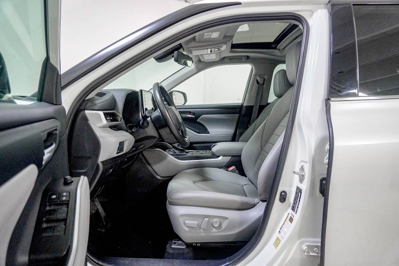 Used 2020 Toyota Highlander XLE image 20