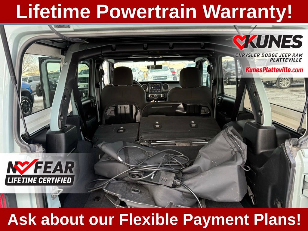 Used 2023 Jeep Wrangler Unlimited w/ Sun & Screen Package image 35