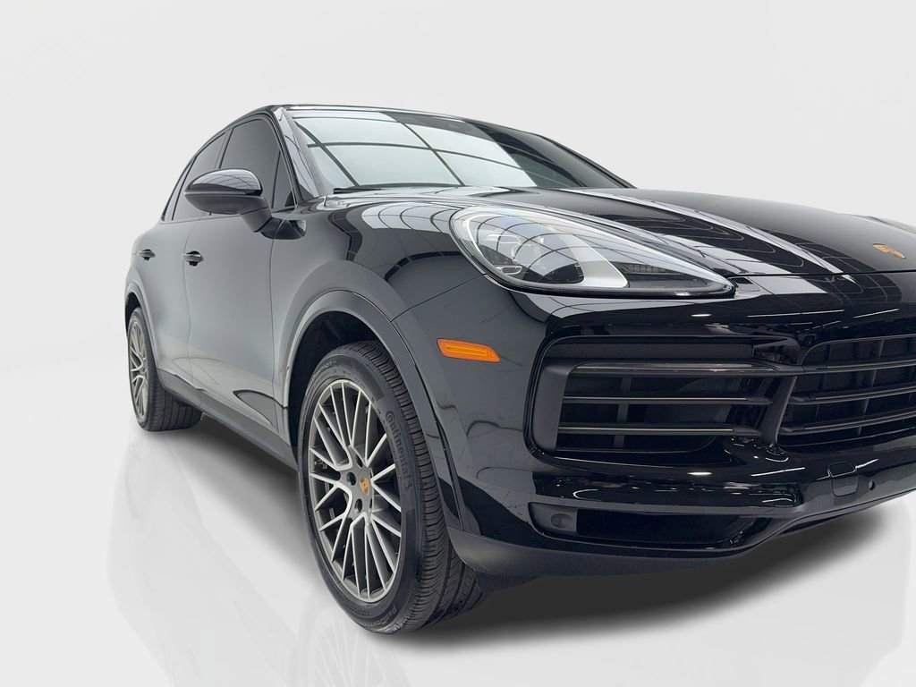Used 2023 Porsche Cayenne Platinum Edition image 2