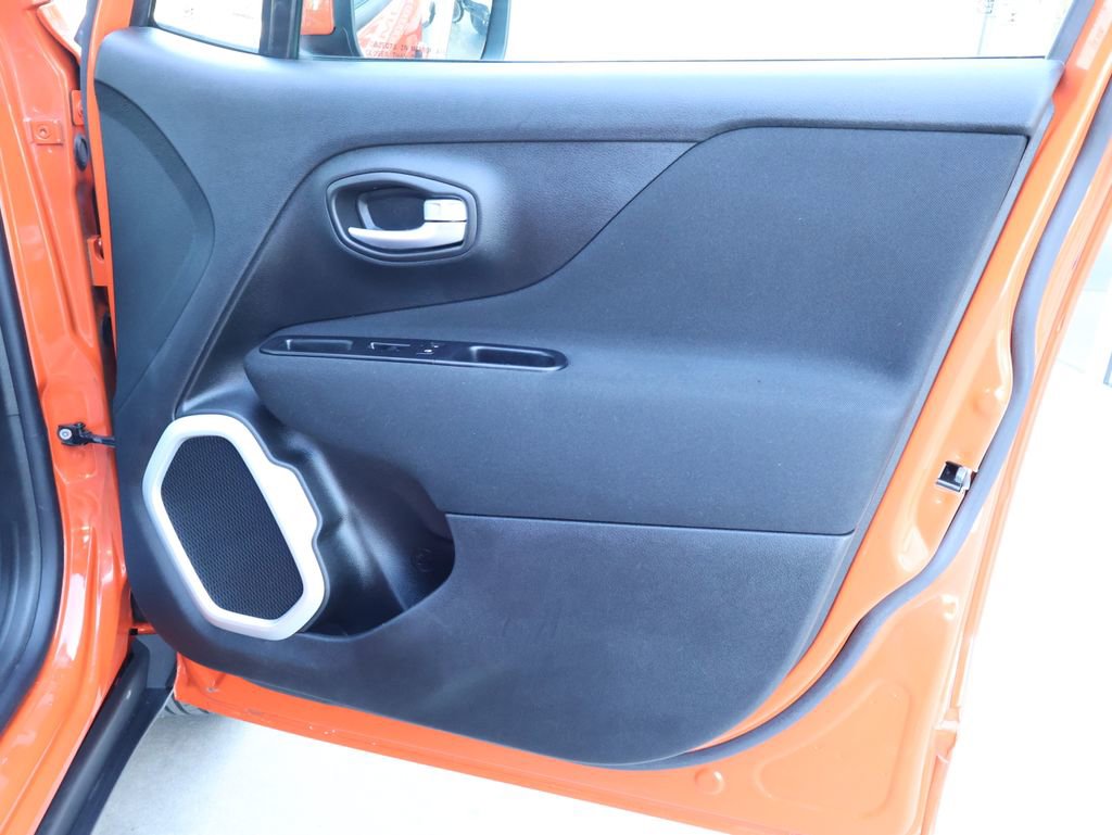 Used 2019 Jeep Renegade Latitude image 28