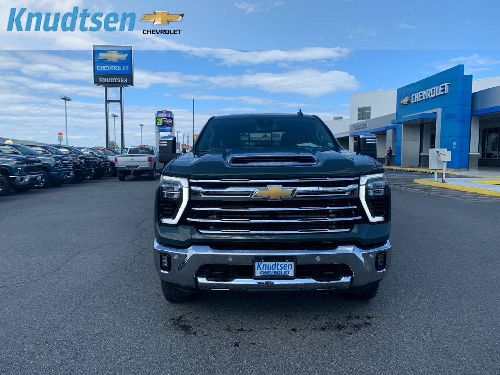 Used 2025 Chevrolet Silverado 3500 LTZ w/ LTZ Convenience Package AWD/4WD image 2