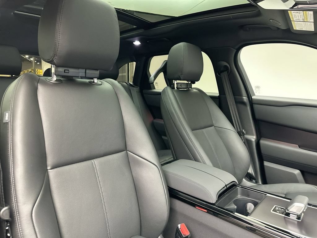 Certified 2026 Land Rover Range Rover Velar Dynamic SE AWD/4WD image 5
