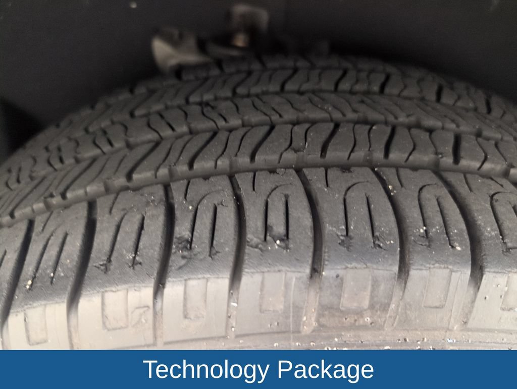 Used 2015 Ford Edge Titanium w/ Technology Package FWD image 18