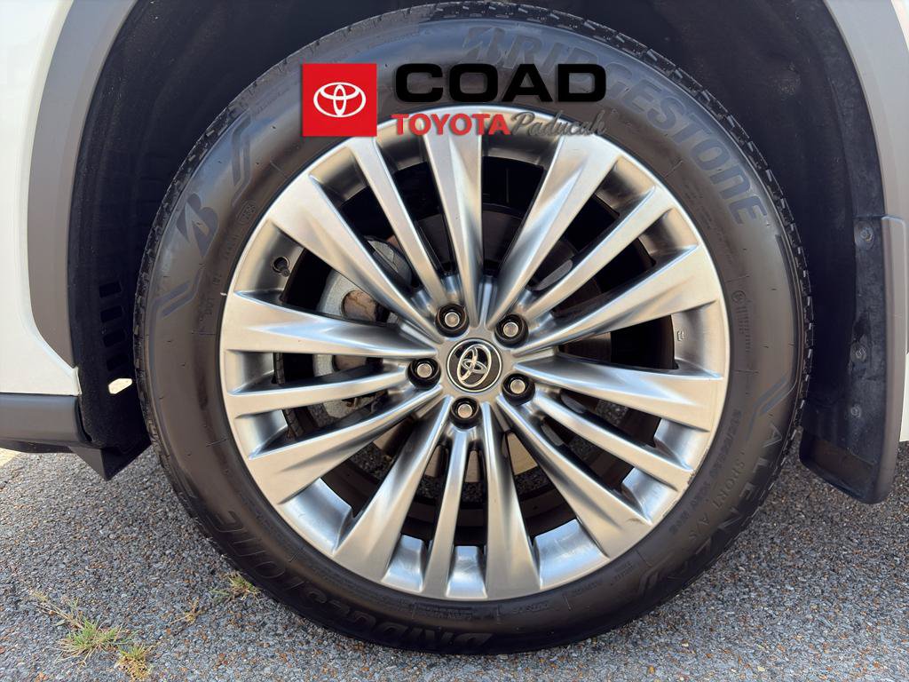 Certified 2025 Toyota Highlander Platinum AWD/4WD image 8