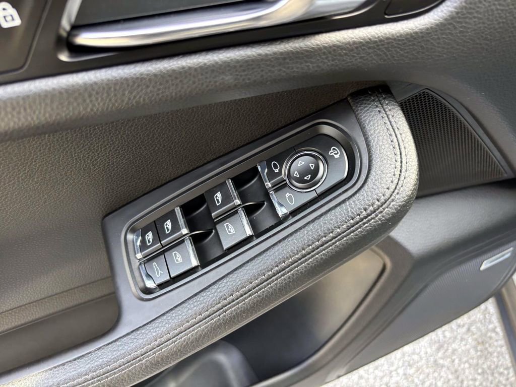 Certified 2024 Porsche Macan image 24