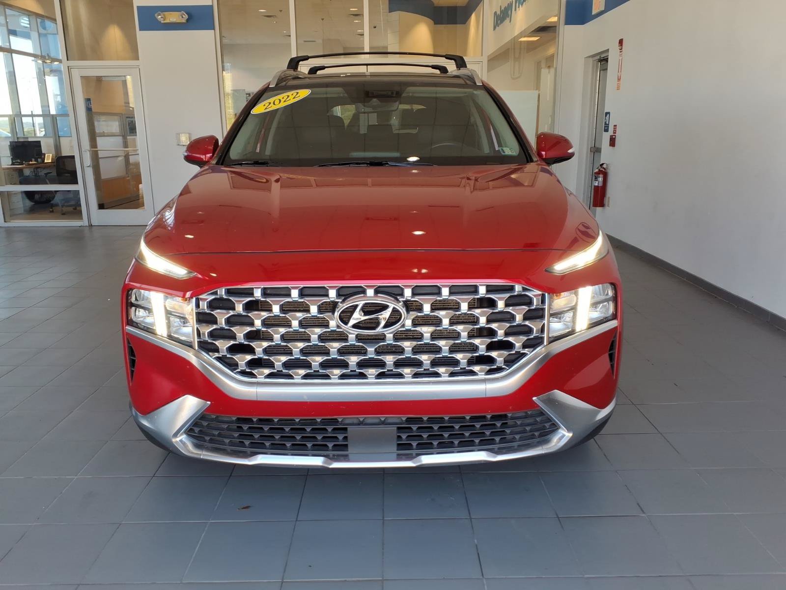 Used 2022 Hyundai Santa Fe SEL w/ Convenience + Premium Package AWD/4WD image 2