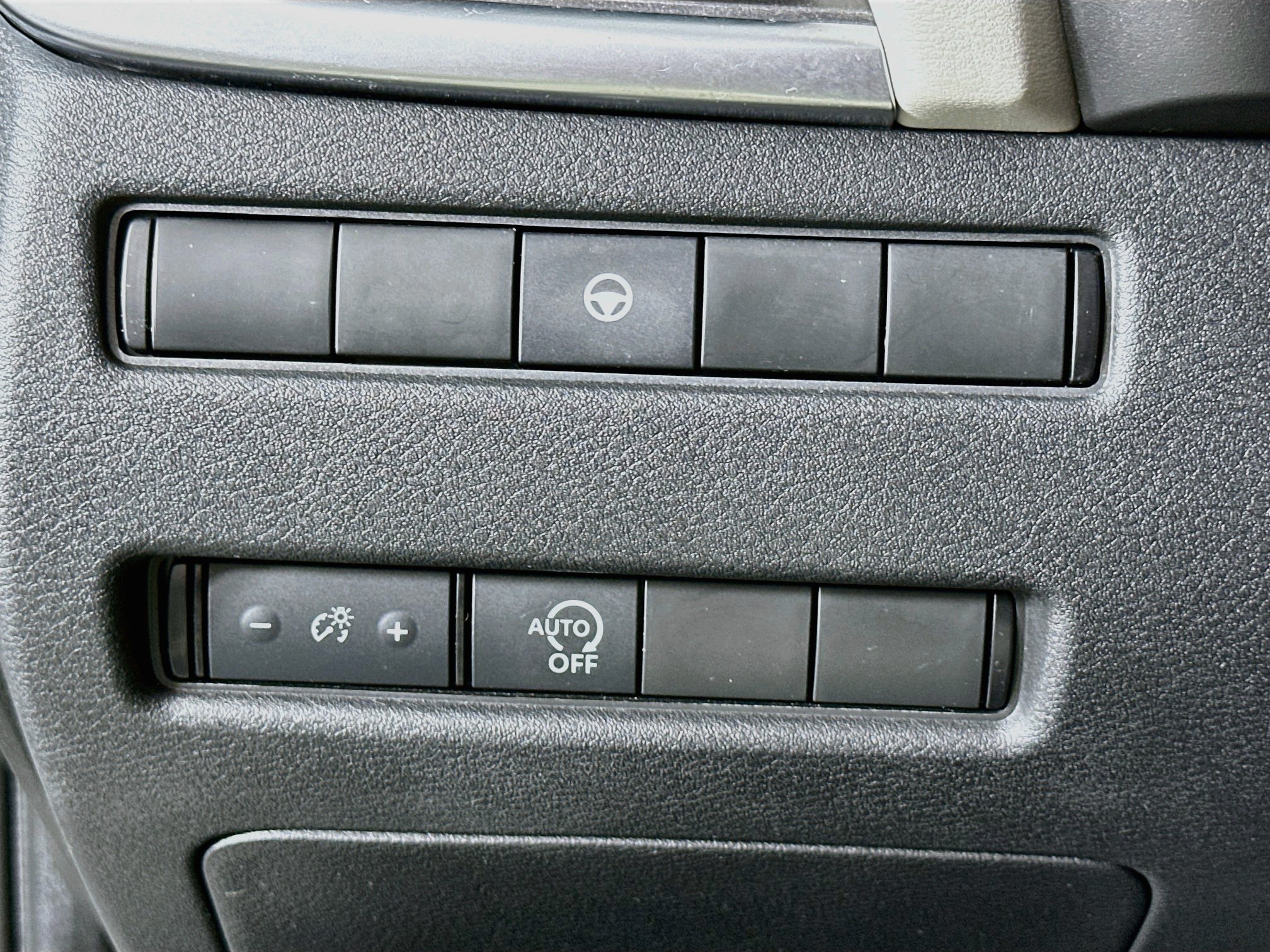 Used 2023 Nissan Rogue SV FWD image 17