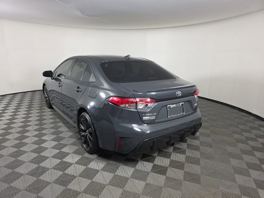 Used 2023 Toyota Corolla SE image 3