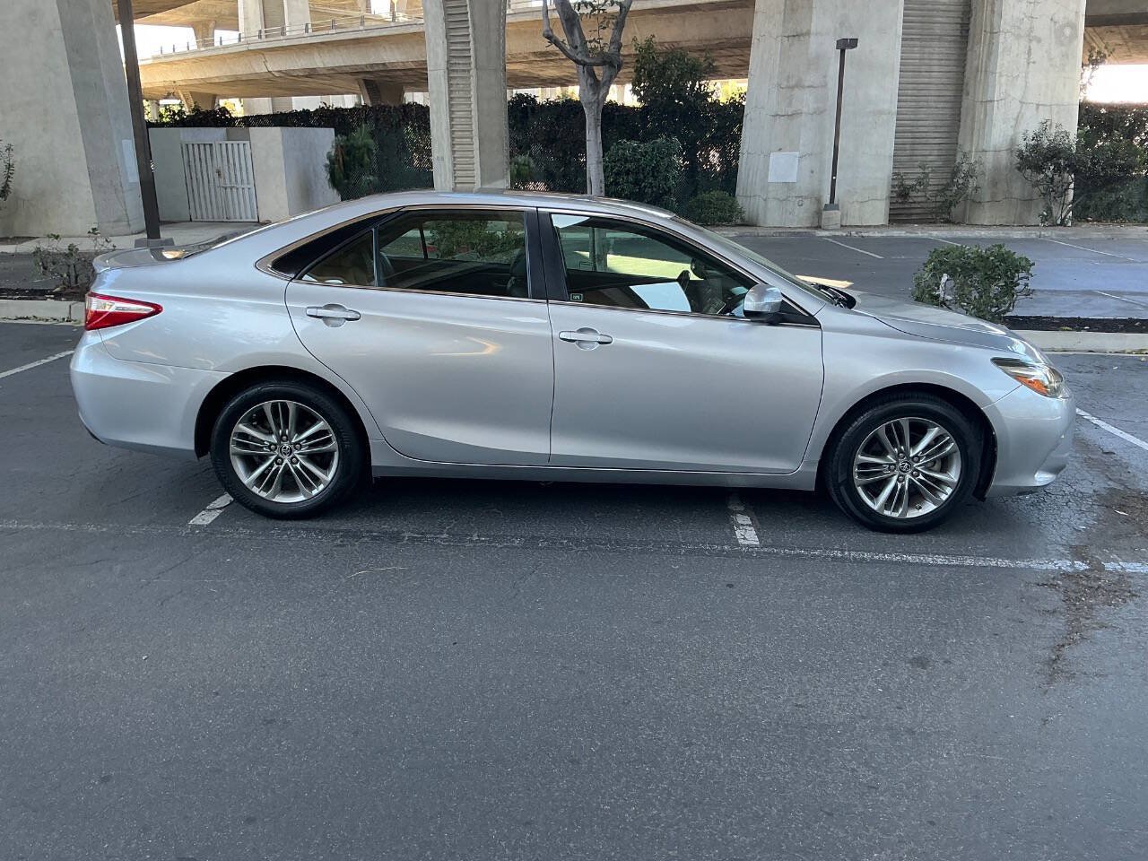 Used 2015 Toyota Camry SE FWD image 6