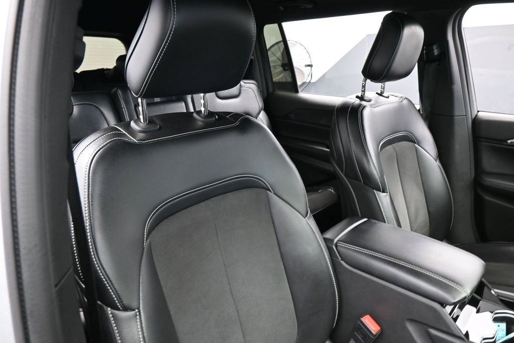 Used 2023 Jeep Grand Cherokee L Laredo RWD image 43