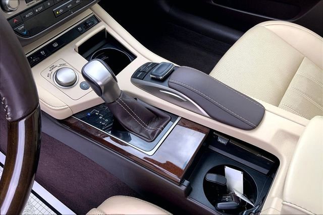 Used 2016 Lexus ES 350 350 w/ Luxury Package w/Wood Trim image 13