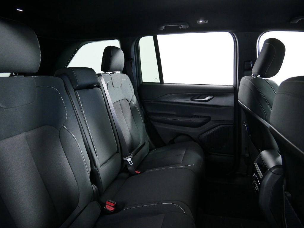 Certified 2024 Jeep Grand Cherokee Laredo w/ Luxury Tech Group I image 28