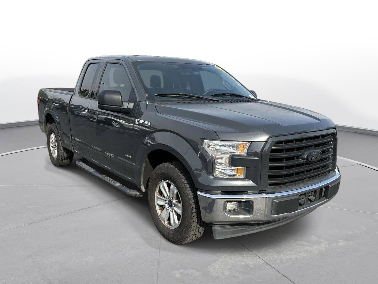 Used 2017 Ford F150 XLT image 4