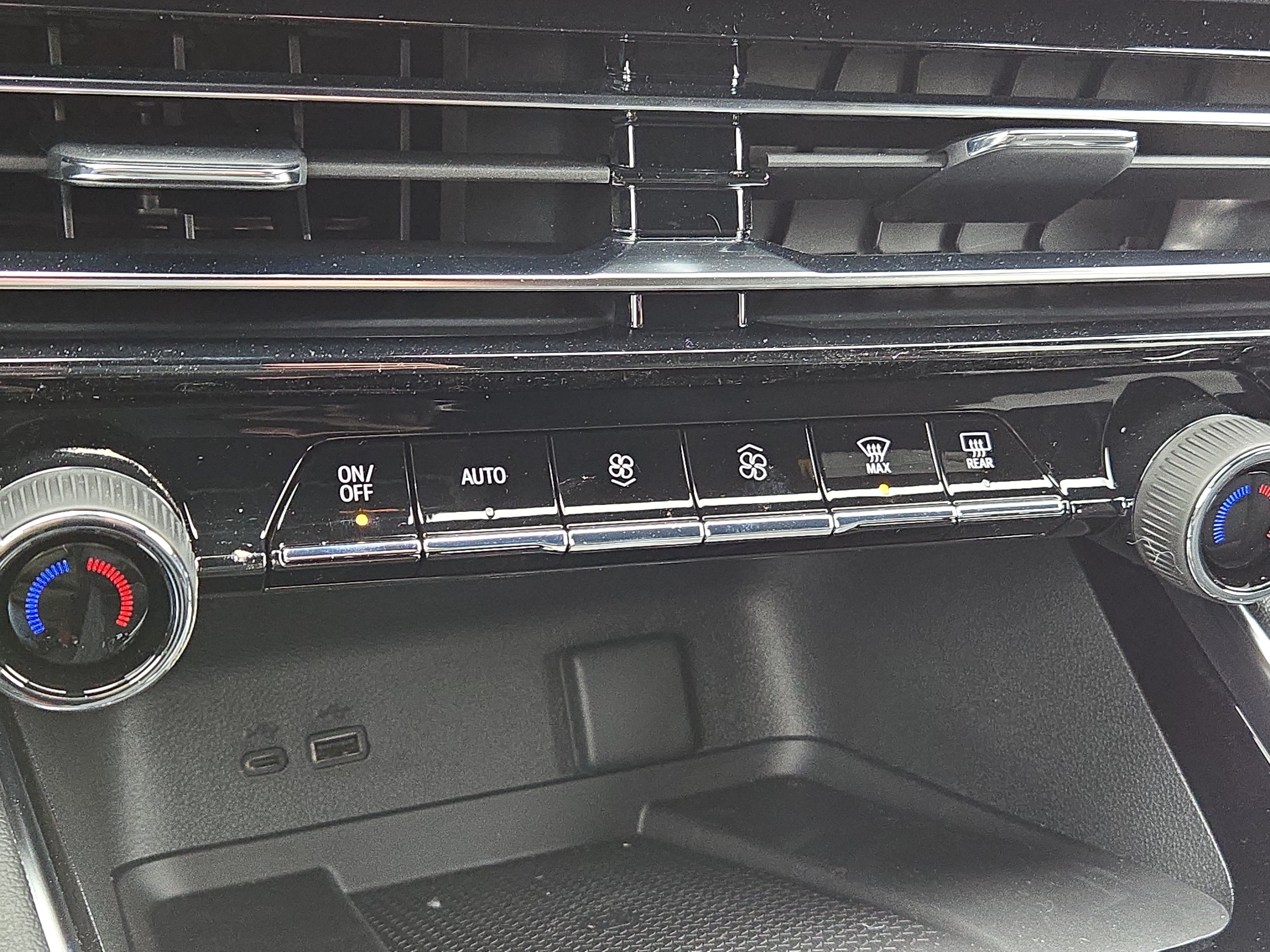 New 2026 Chevrolet Traverse RS w/ LPO, Floor Liner Package FWD image 31