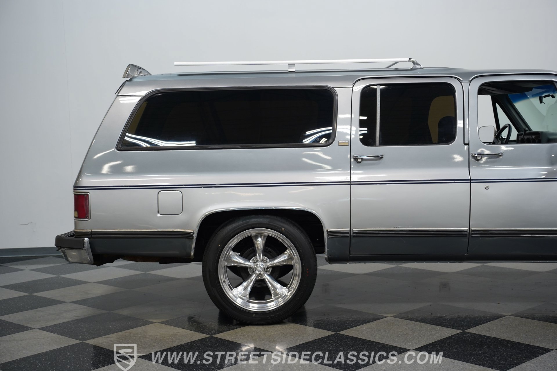 Used 1990 Chevrolet Suburban 2WD image 29