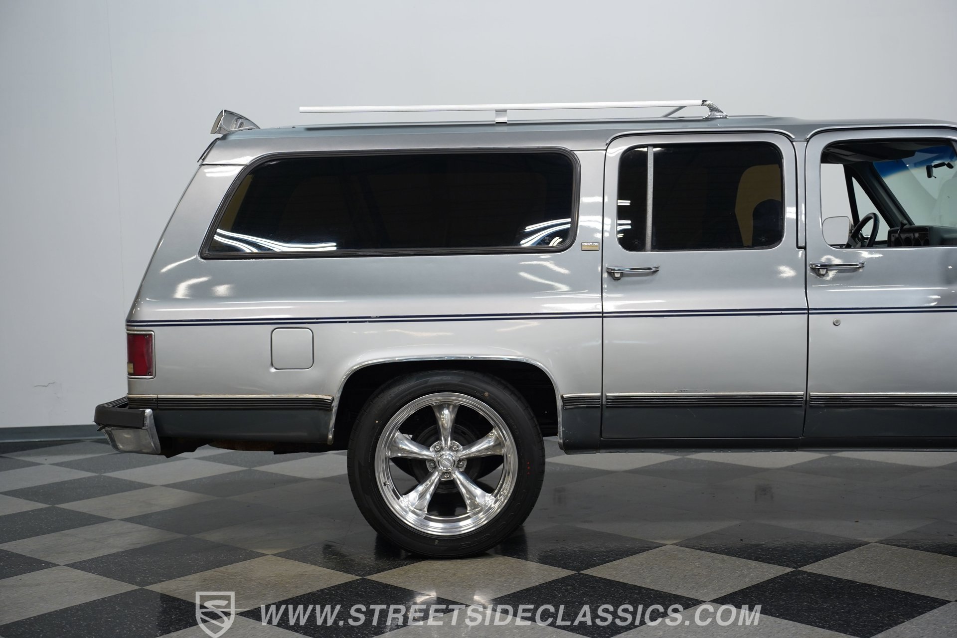 Used 1990 Chevrolet Suburban 2WD image 29