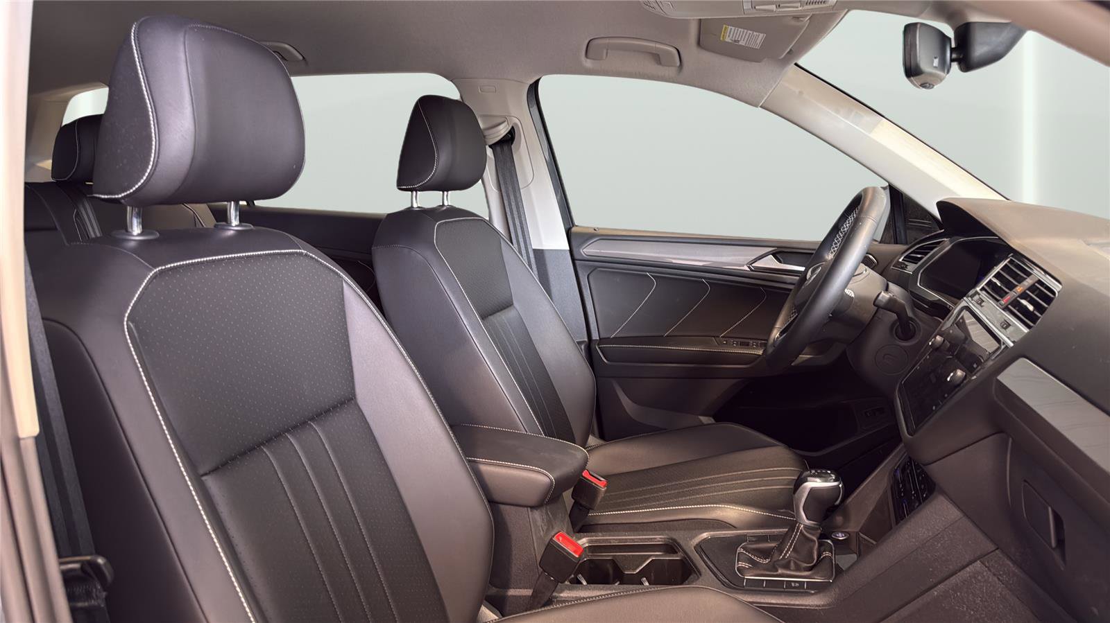 Used 2022 Volkswagen Tiguan SE FWD image 14