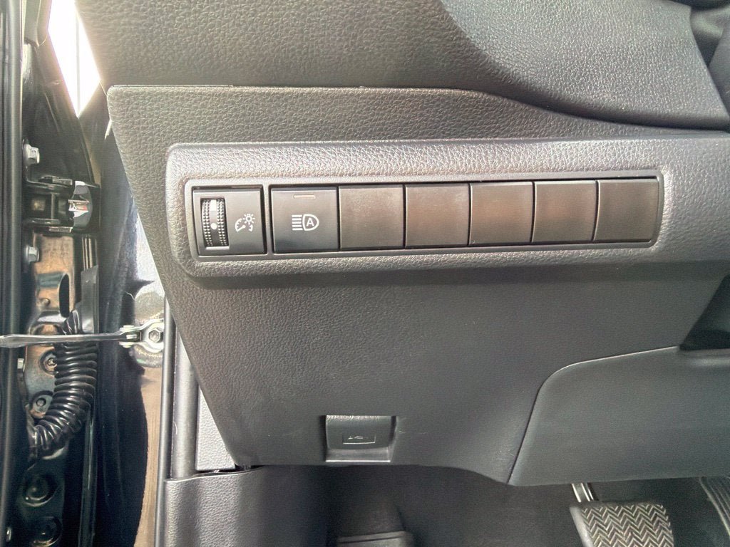 Used 2024 Toyota Corolla LE FWD image 17