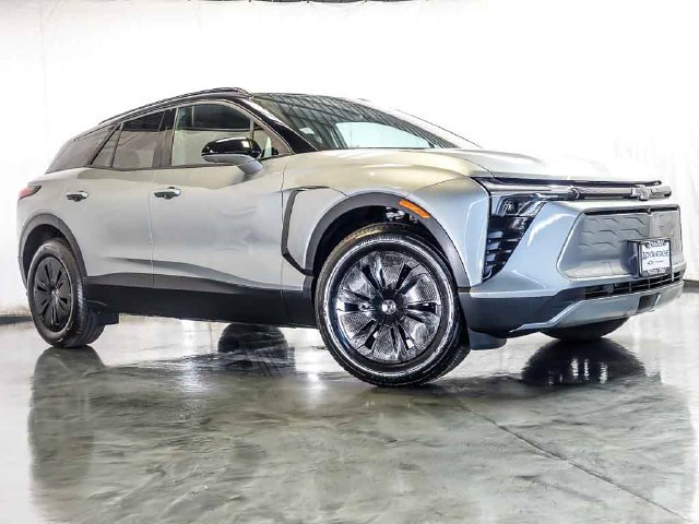 Used 2026 Chevrolet Blazer EV LT AWD/4WD image 2