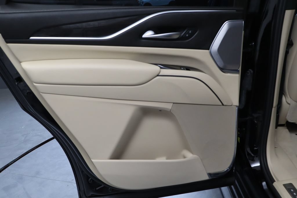 Used 2023 Cadillac Escalade Premium Luxury w/ Performance Package AWD/4WD image 32