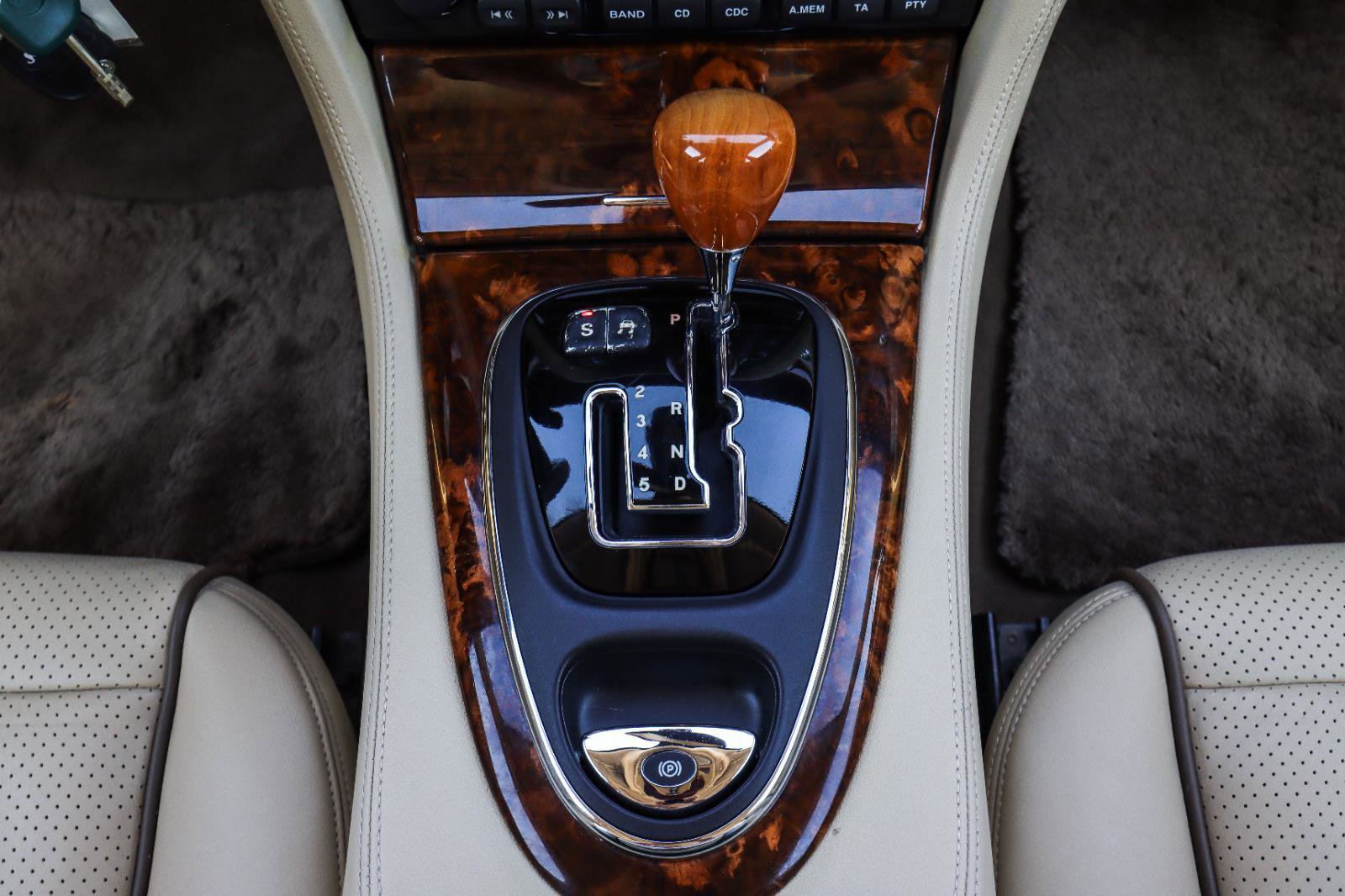 Used 2008 Jaguar XJ8 L image 27