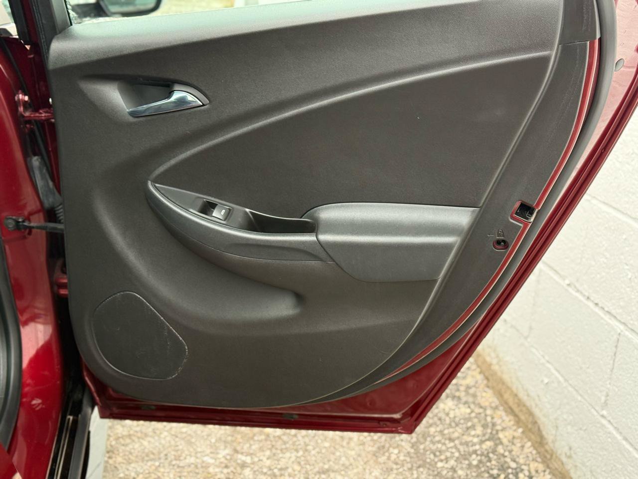 Used 2017 Chevrolet Volt LT w/ Comfort Package FWD image 35