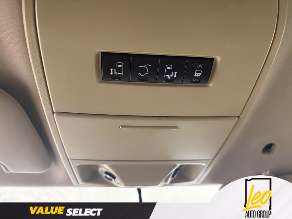 Used 2014 Chrysler Town & Country Touring-L FWD image 17