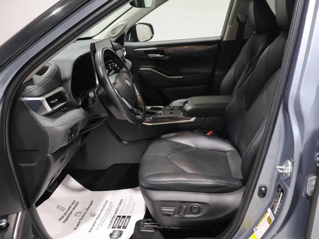 Used 2023 Toyota Highlander Limited AWD/4WD image 11