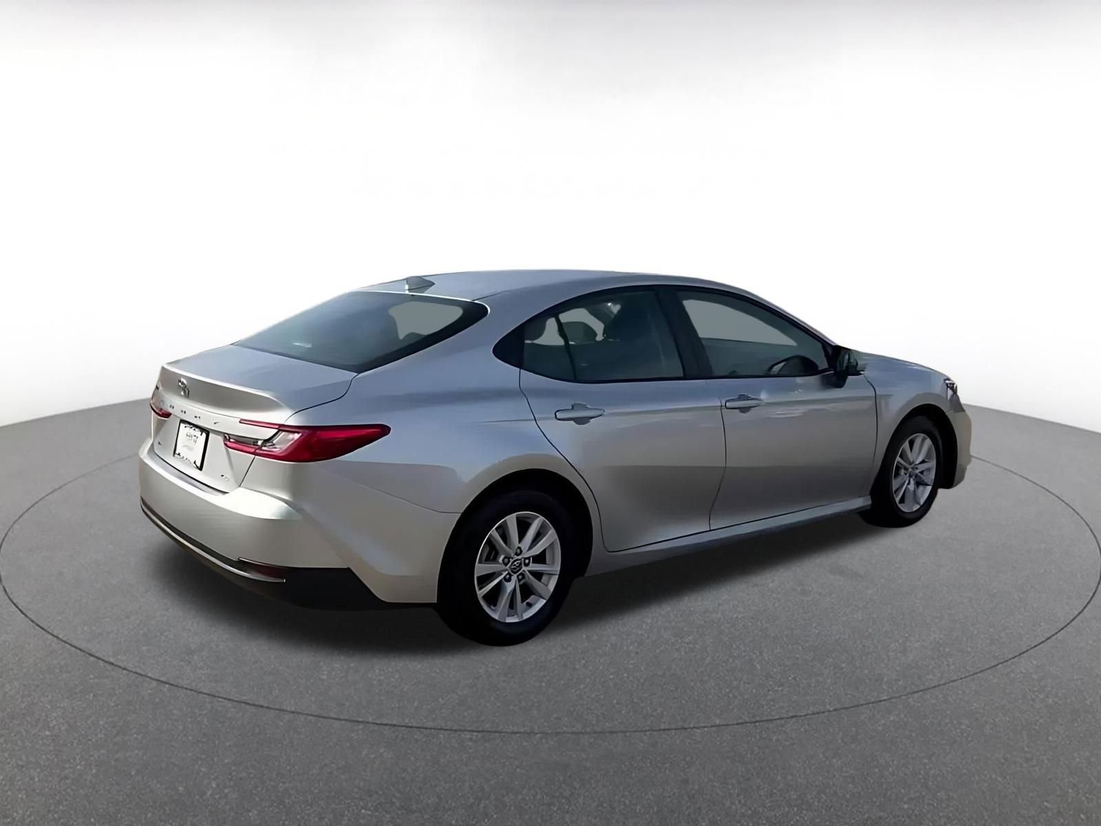 Used 2025 Toyota Camry LE image 15