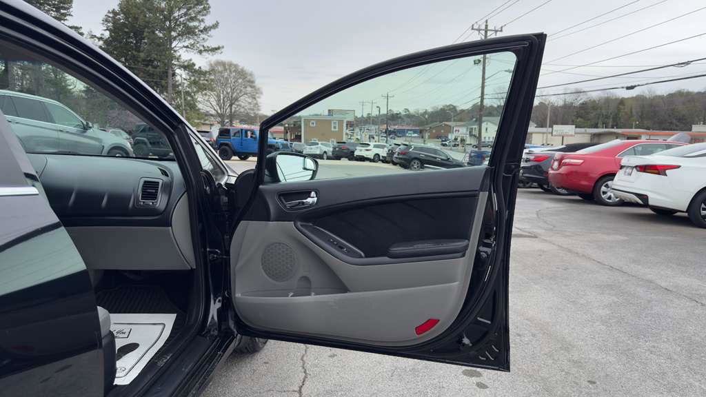 Used 2015 Kia Forte EX w/ UVO Package W/17" Alloys image 28