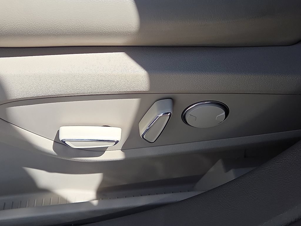 Used 2023 Lincoln Nautilus Reserve w/ Equipment Group 201A FWD image 22