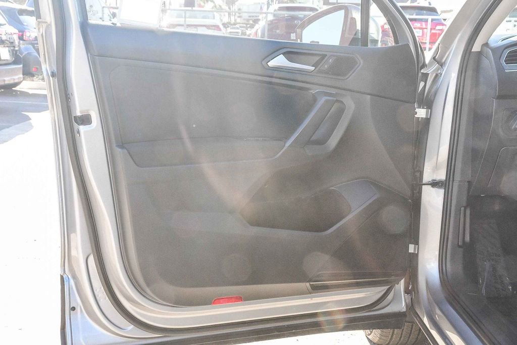 Used 2021 Volkswagen Tiguan S image 23