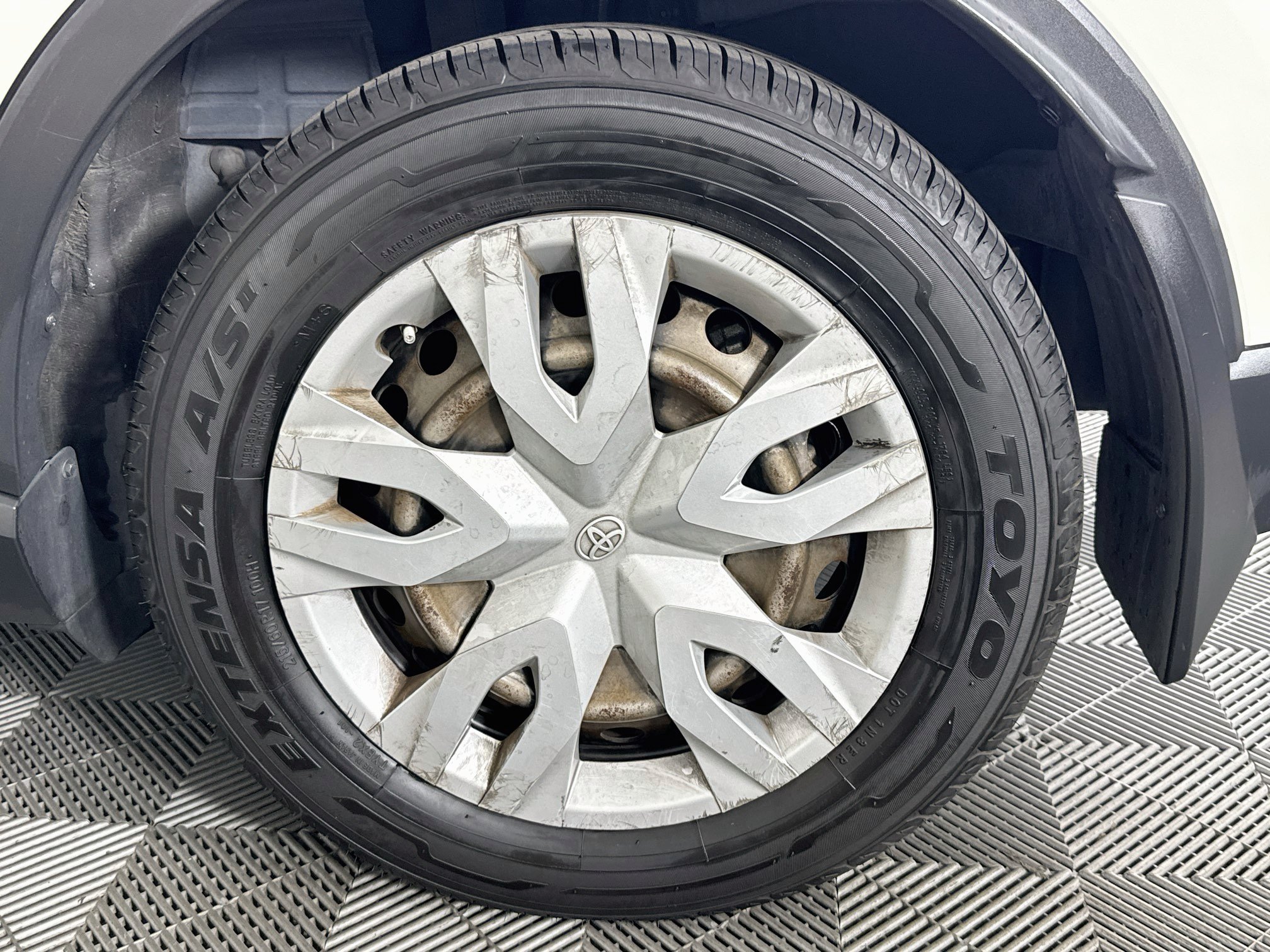 Used 2020 Toyota C-HR LE FWD image 34