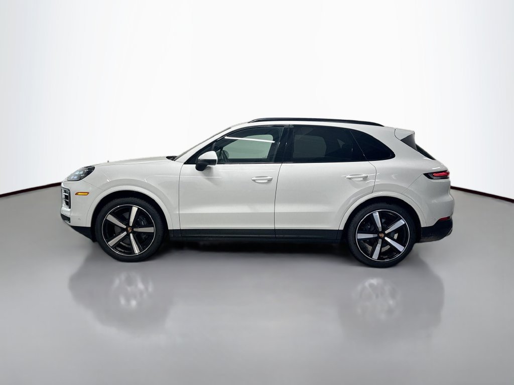 Certified 2025 Porsche Cayenne AWD/4WD image 2