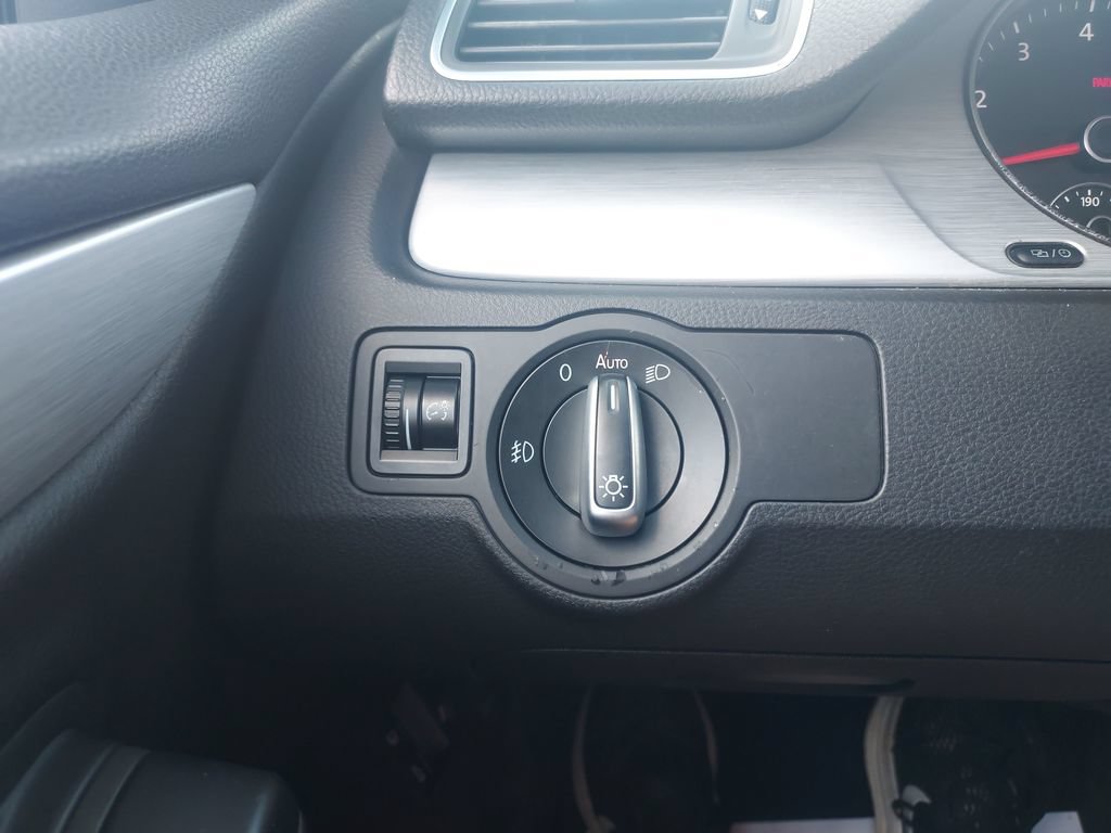 Used 2013 Volkswagen CC R-Line FWD image 21