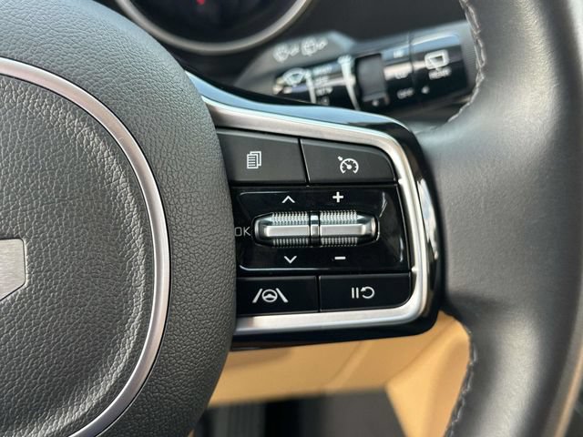 Used 2024 Kia Carnival LX FWD image 11
