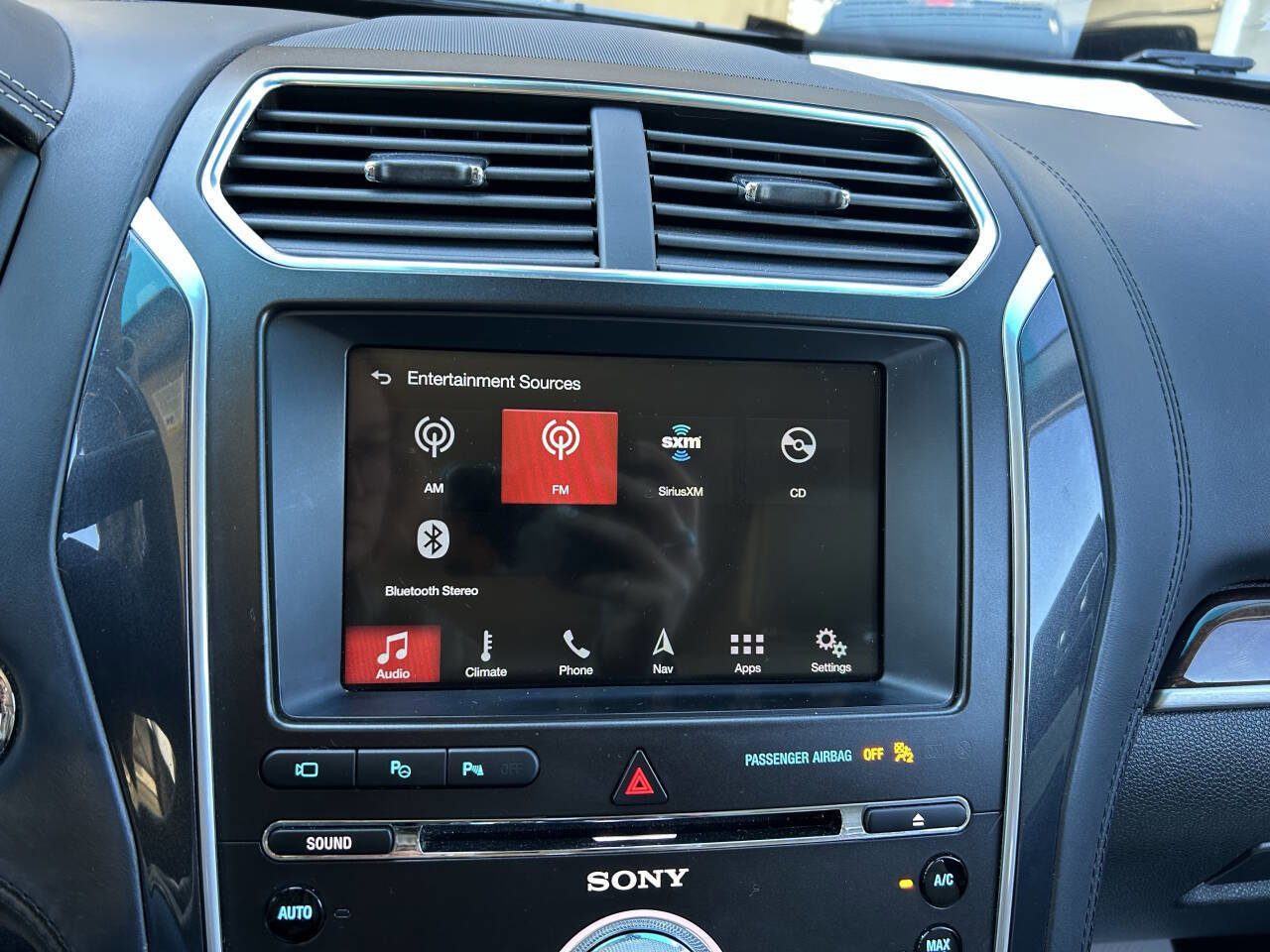Used 2017 Ford Explorer Platinum image 22