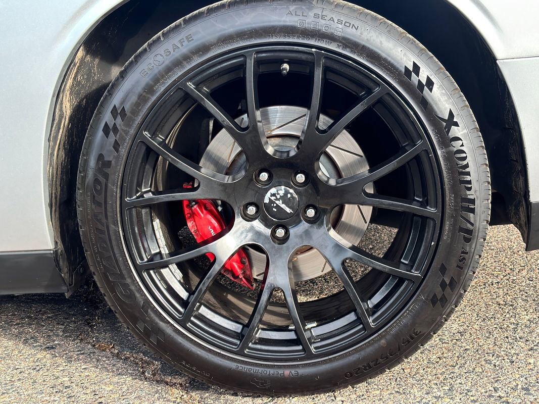 Used 2009 Dodge Challenger SRT8 w/ SRT Option Group II RWD image 9