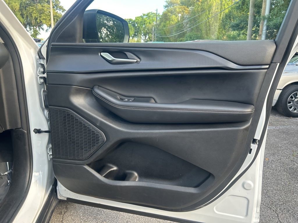 Certified 2023 Jeep Grand Cherokee L Laredo image 27